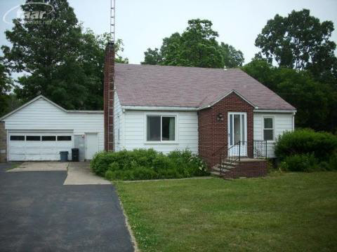 2314 North Center Road Burton, MI 48509 - Photo 1 of 12 20114258.JPG