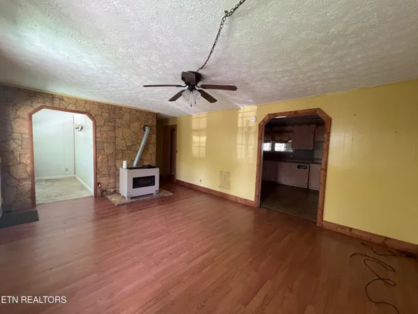 $179,900 | 554 Mary Cromwell Road, Jamestown, TN 38556