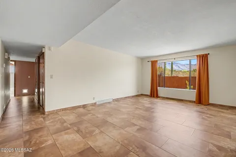 $650,000 | 4943 East Calle Capistrano, Tucson, AZ 85718