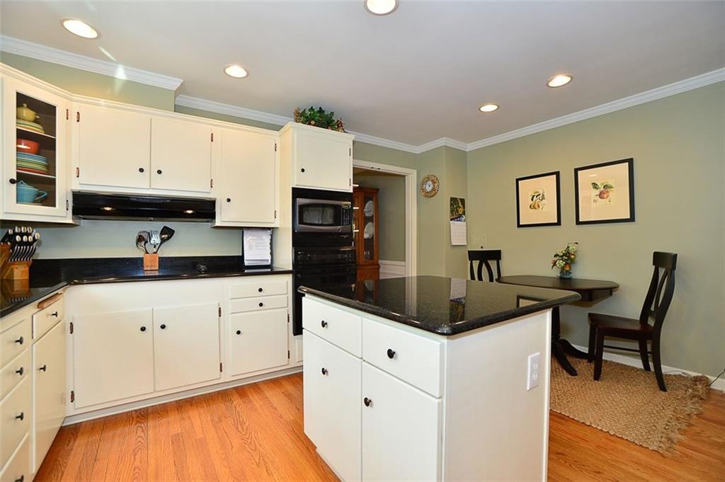 785 Elm Spring Road Mt. Lebanon, PA 15243 - Photo 12 of 25 Kitchen