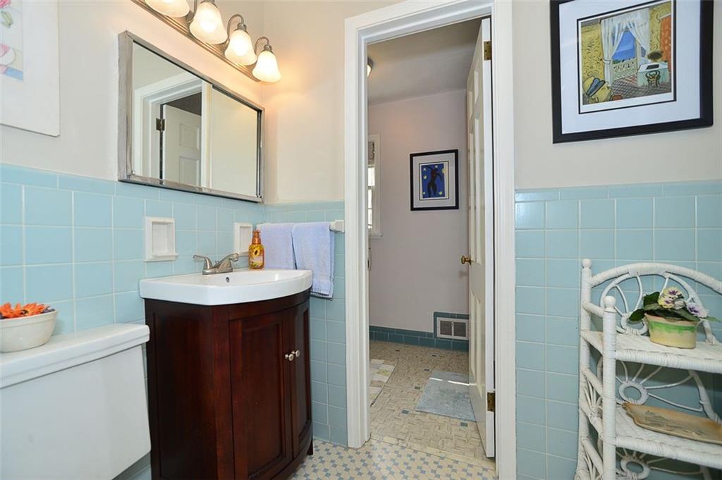785 Elm Spring Road Mt. Lebanon, PA 15243 - Photo 16 of 25 Full Bath
