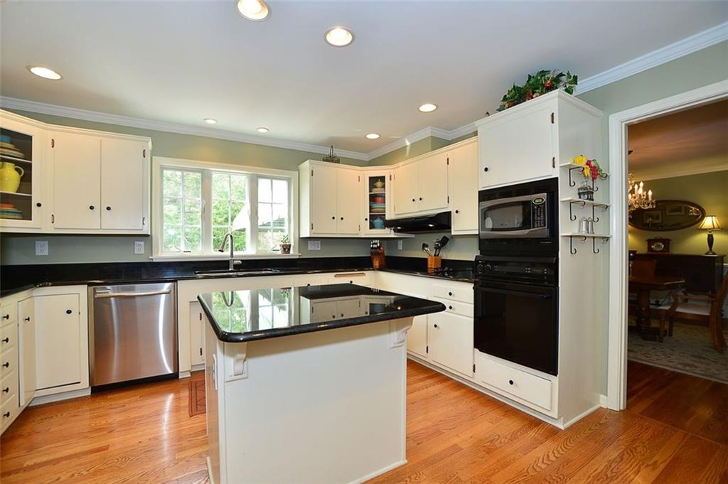 785 Elm Spring Road Mt. Lebanon, PA 15243 - Photo 3 of 25 Kitchen
