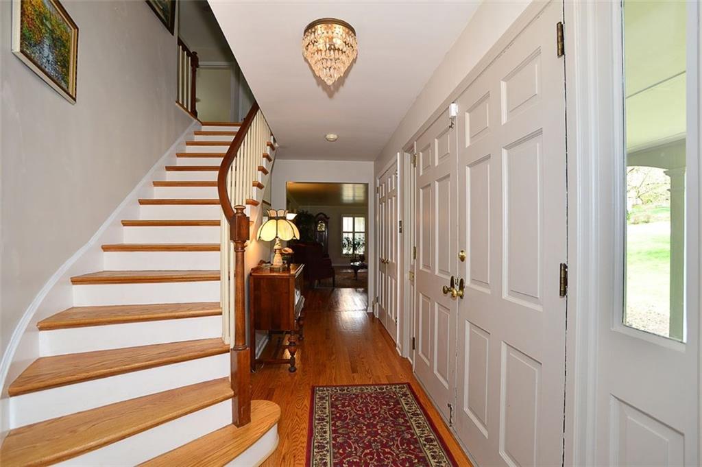 785 Elm Spring Road Mt. Lebanon, PA 15243 - Photo 5 of 25 Entry / Foyer
