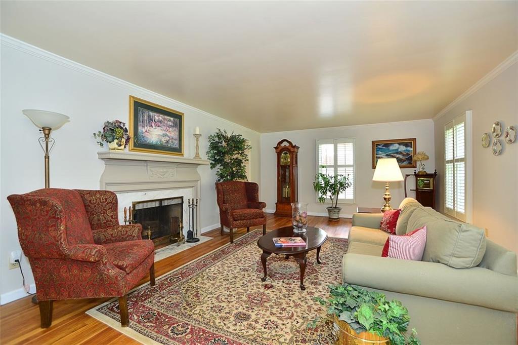 785 Elm Spring Road Mt. Lebanon, PA 15243 - Photo 7 of 25 Living Room