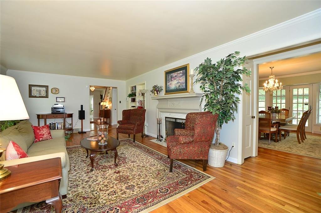 785 Elm Spring Road Mt. Lebanon, PA 15243 - Photo 8 of 25 Living Room