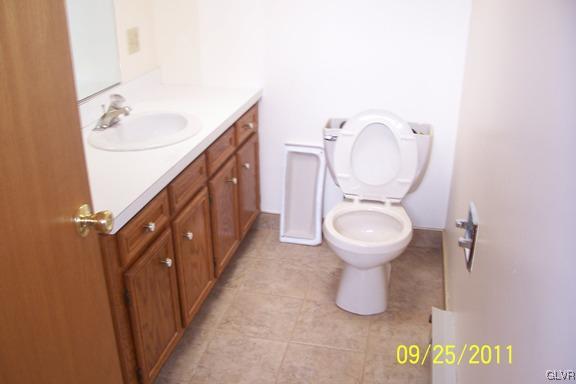 1228 Stanford Road Bethlehem, PA 18018 - Photo 6 of 16 Gallery Image 6