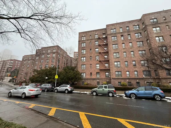 $245,500 | 3015 Riverdale Avenue, Unit 5A | Spuyten Duyvil