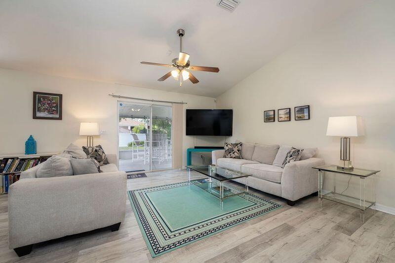 6970 Cairo Road Cocoa, FL 32927 - Photo 4 of 25 Living Room