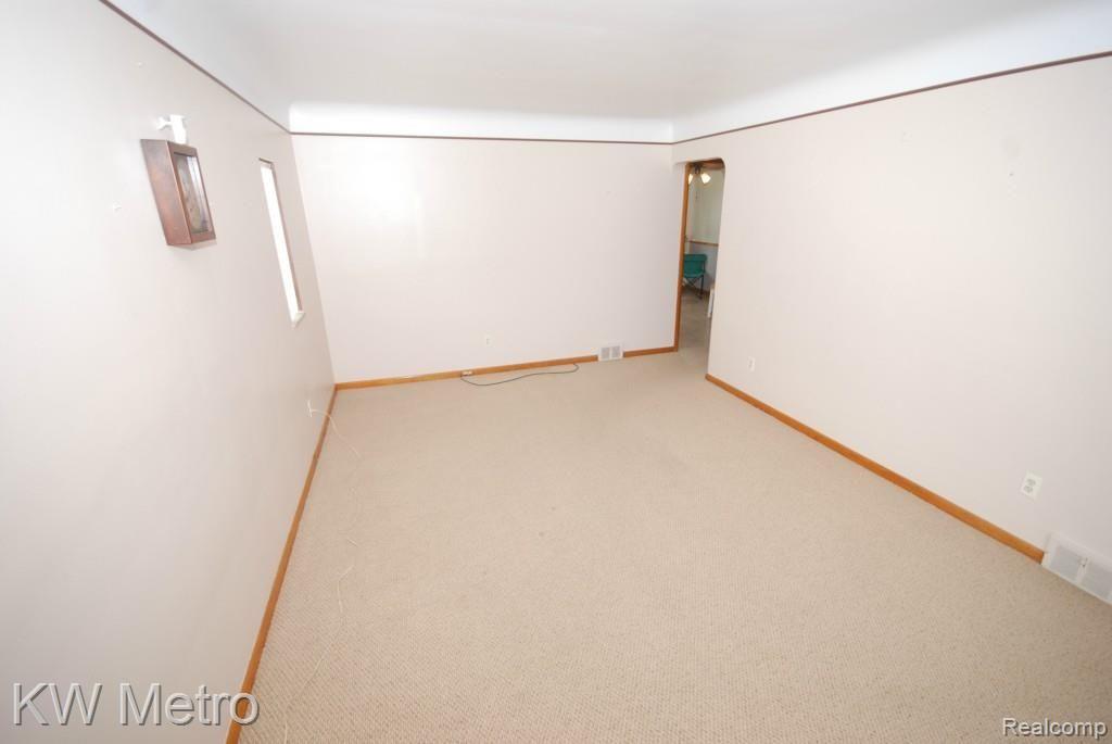19301 Stephens Road Eastpointe, MI 48021 - Photo 10 of 38 DSC_0023.jpg
