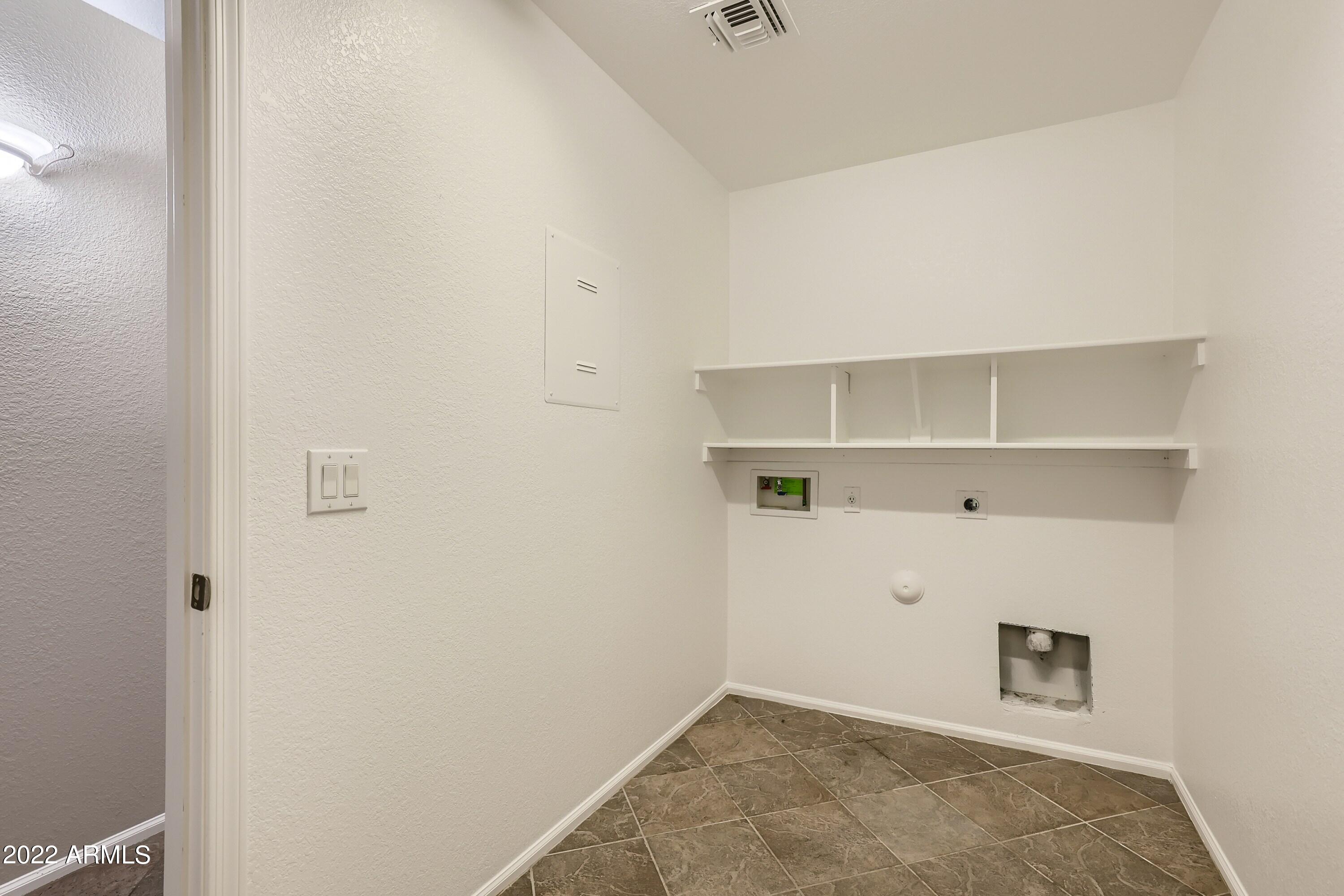 2215 West Roy Rogers Road Phoenix, AZ 85085 - Photo 25 of 34 35 Laundry Room