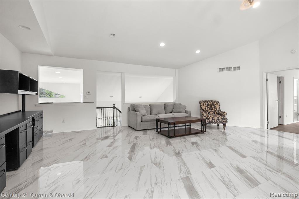 21191 Andover Road Southfield, MI 48076 - Photo 11 of 34