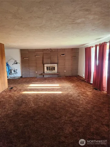 a view of a livingroom with furniture