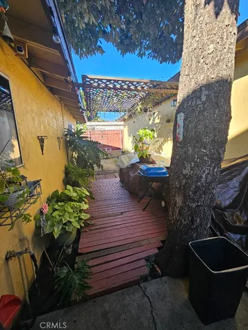 a backyard of a house with fountain table and chairs