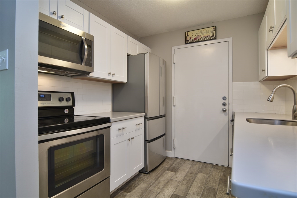 8 Village Way, Unit 10 Natick, MA 01760 - Photo 9 of 24
