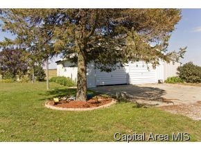 7500 Passfield Road Rochester, IL 62563 - Photo 3 of 19