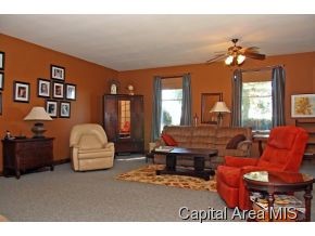 7500 Passfield Road Rochester, IL 62563 - Photo 4 of 19