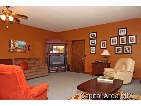 7500 Passfield Road Rochester, IL 62563 - Photo 5 of 19