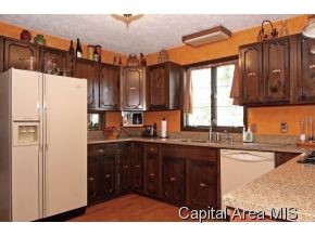 7500 Passfield Road Rochester, IL 62563 - Photo 8 of 19