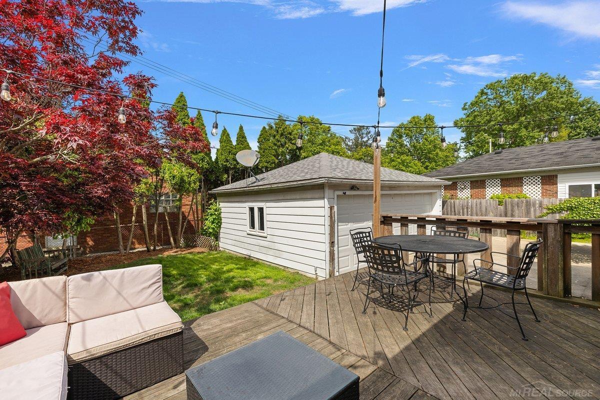 1084 Vernier Road Grosse Pointe, MI 48236 - Photo 23 of 32 50176370-d313ab6f-480c-4161-a12f-3c17f62e2f2b.JPG