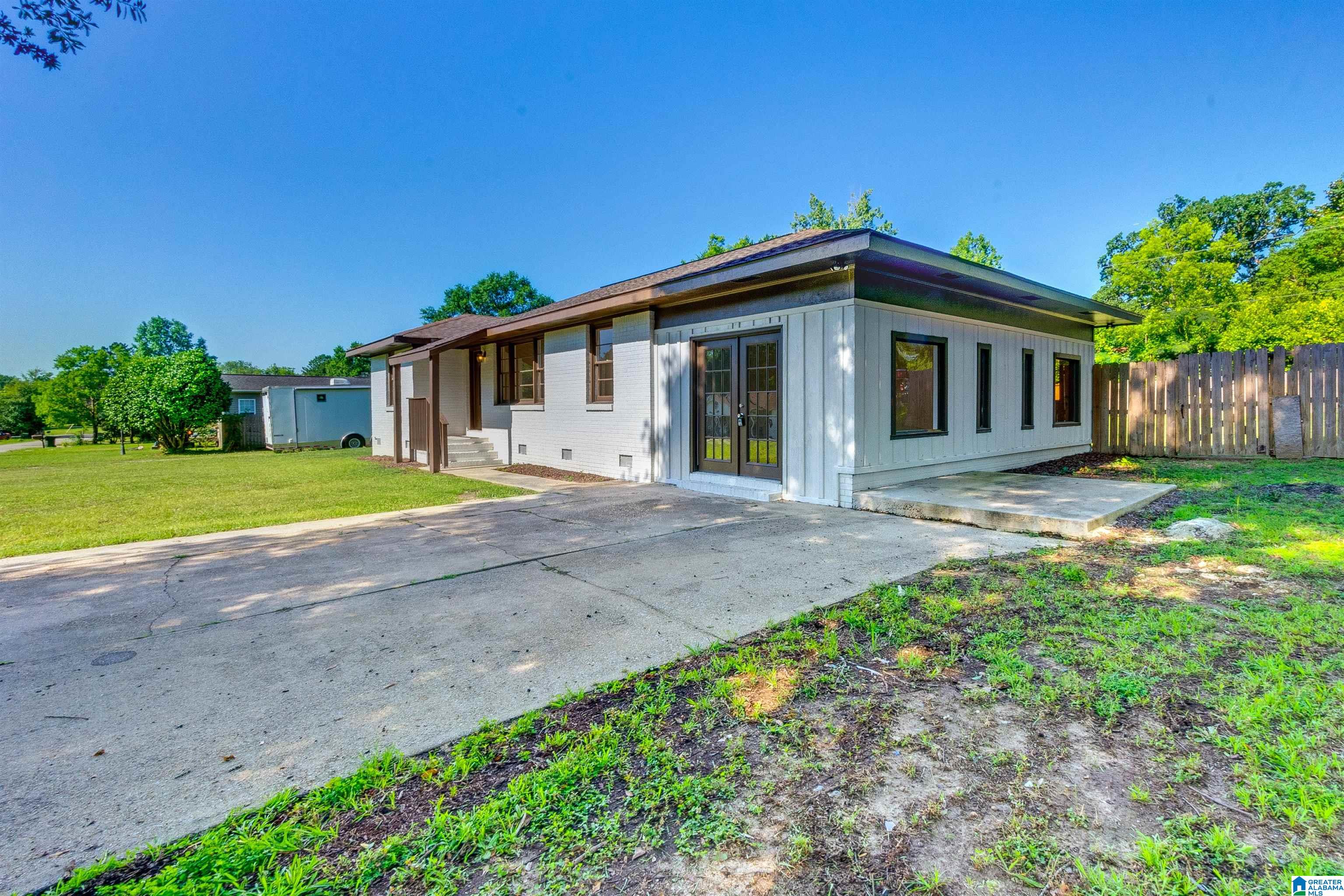 204 Augusta Street Clanton, AL 35045 - Photo 4 of 50