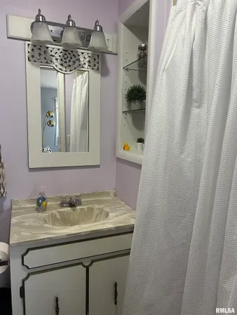 $110,000 | 802 Bobby Avenue, Macomb, IL 61455