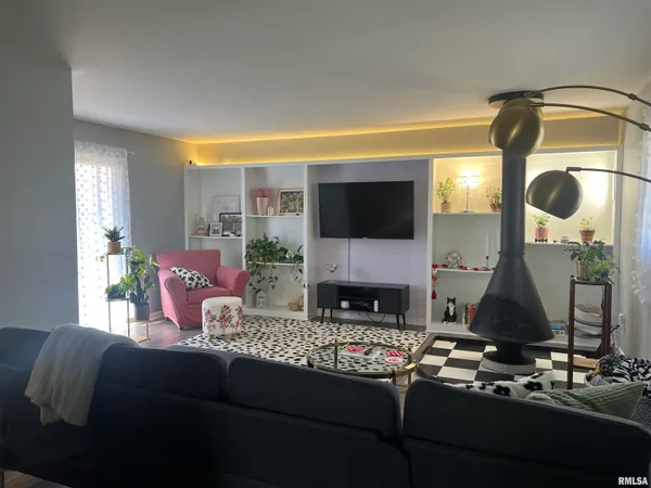 $110,000 | 802 Bobby Avenue, Macomb, IL 61455