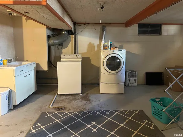 $110,000 | 802 Bobby Avenue, Macomb, IL 61455