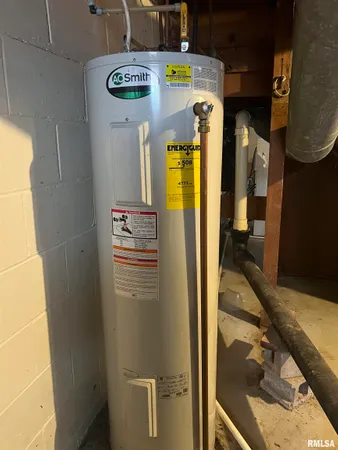 $110,000 | 802 Bobby Avenue, Macomb, IL 61455