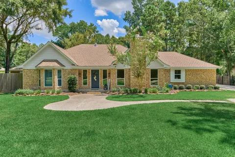 $850,000 | 8 Wind River Court, Conroe, TX 77384