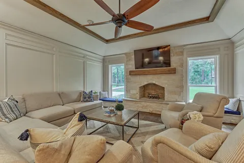 $850,000 | 8 Wind River Court, Conroe, TX 77384