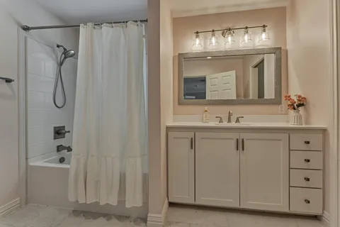 $850,000 | 8 Wind River Court, Conroe, TX 77384