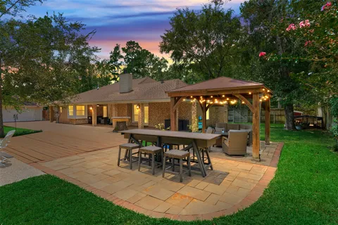 $850,000 | 8 Wind River Court, Conroe, TX 77384