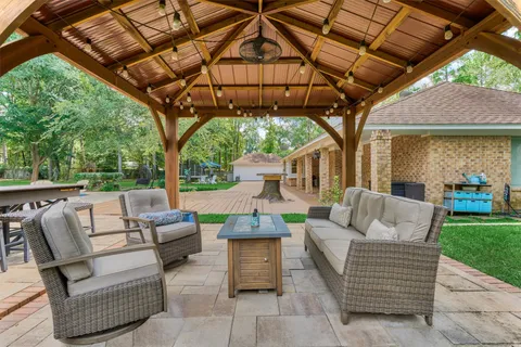 a view of a tennis court