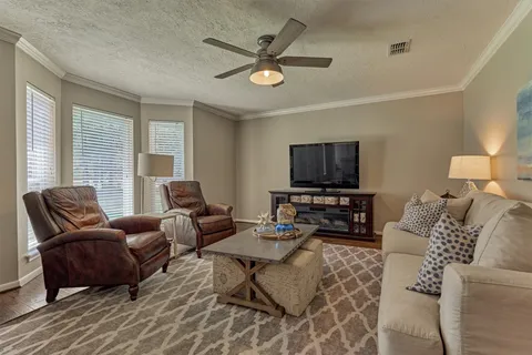 $850,000 | 8 Wind River Court, Conroe, TX 77384