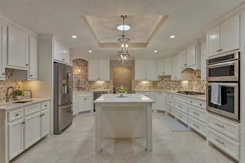 $850,000 | 8 Wind River Court, Conroe, TX 77384