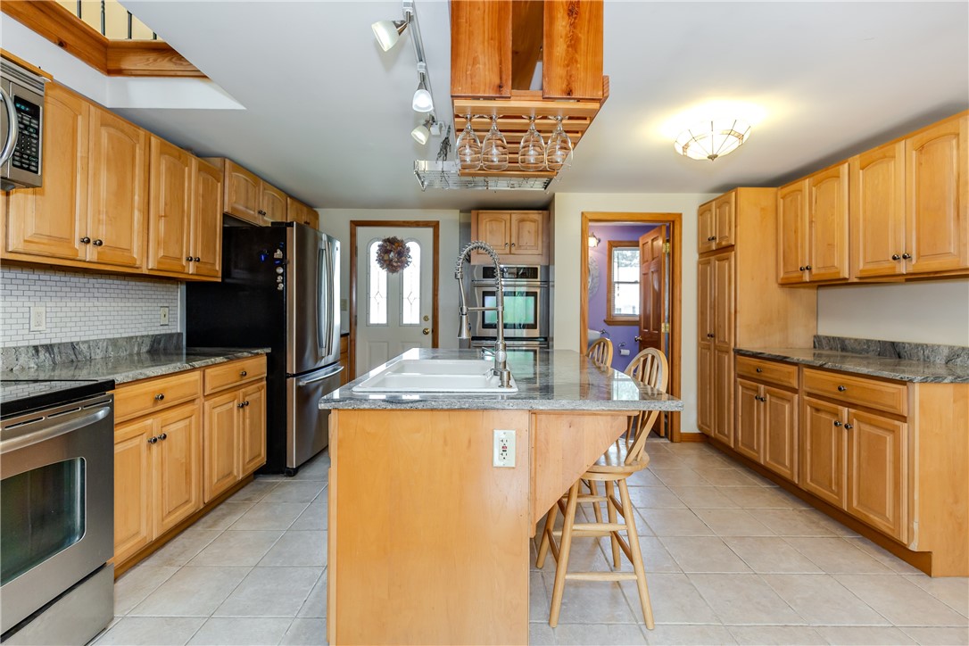 6 Lookout Street Smithfield, RI 02828 - Photo 3 of 43