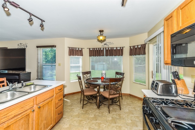 5302 Oakbrook Drive Plainfield, IL 60586 - Photo 4 of 15