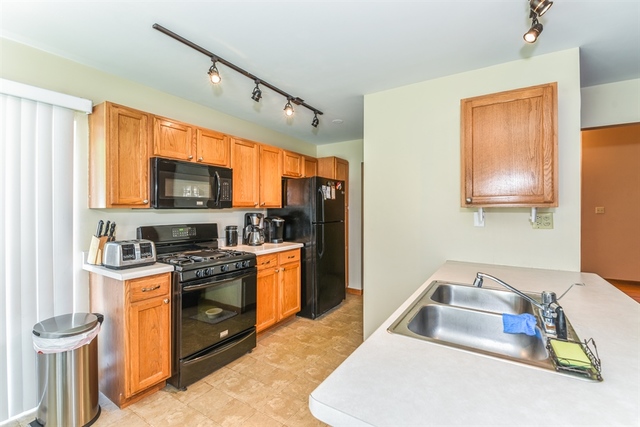 5302 Oakbrook Drive Plainfield, IL 60586 - Photo 5 of 15