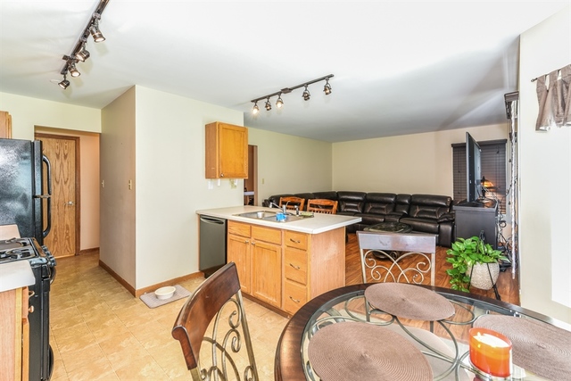 5302 Oakbrook Drive Plainfield, IL 60586 - Photo 6 of 15