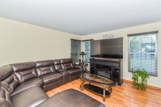 5302 Oakbrook Drive Plainfield, IL 60586 - Photo 7 of 15