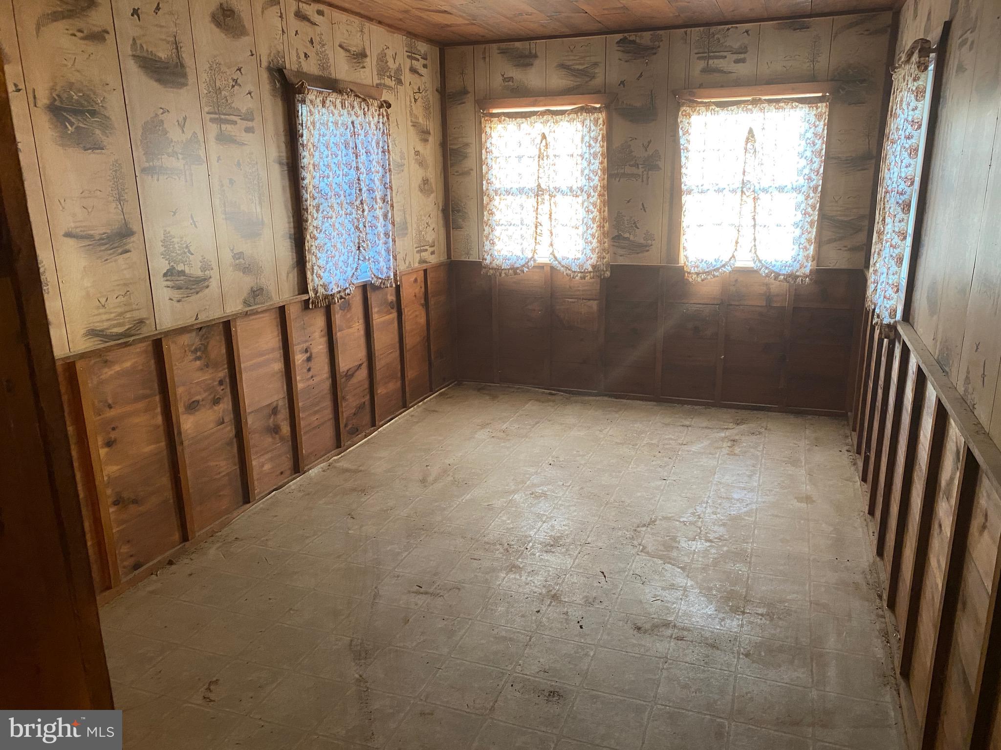 585 Media Road Oxford, PA 19363 - Photo 11 of 48 Enclosed room in barn loft