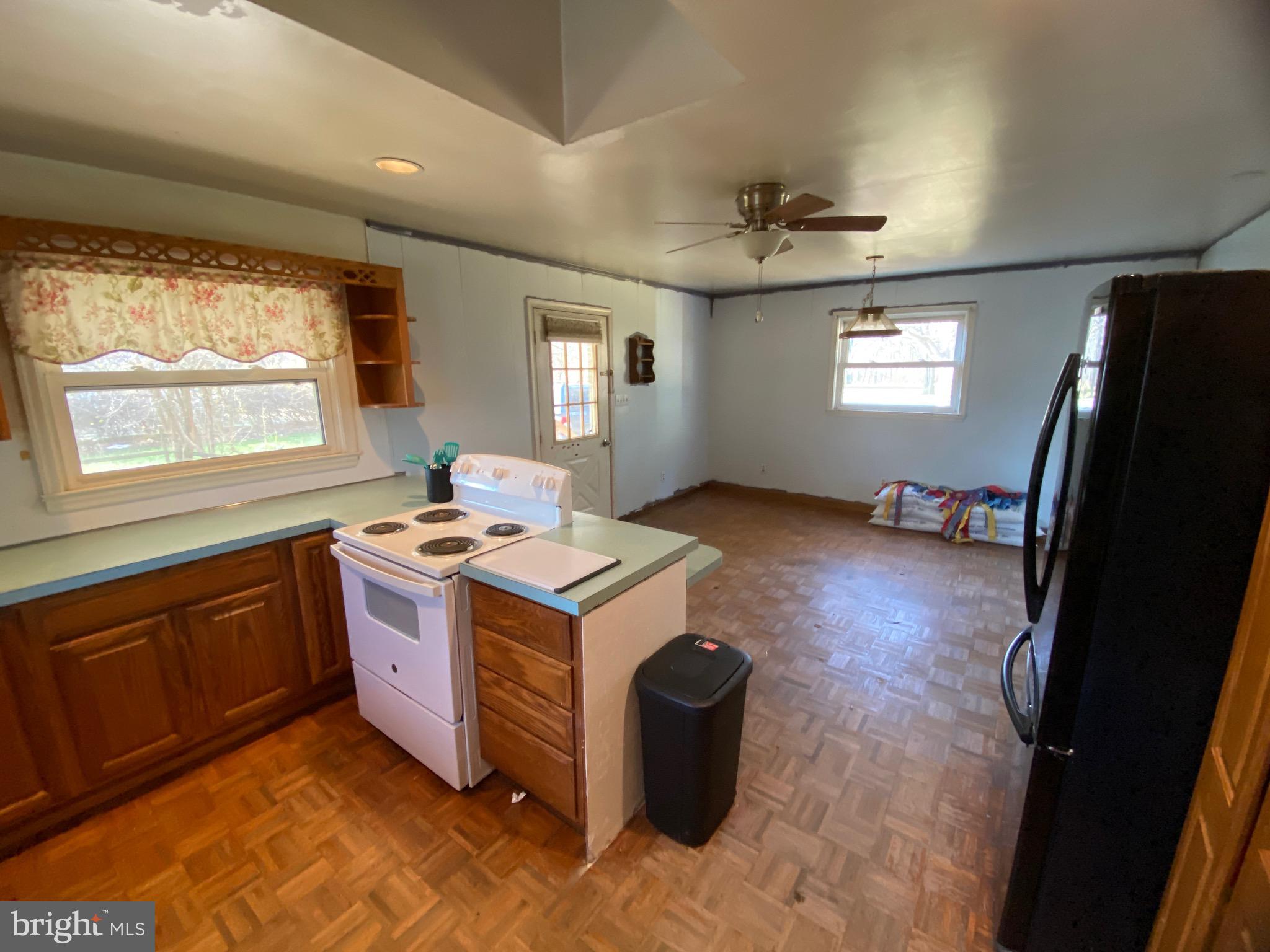 585 Media Road Oxford, PA 19363 - Photo 18 of 48 Kitchen and dining room