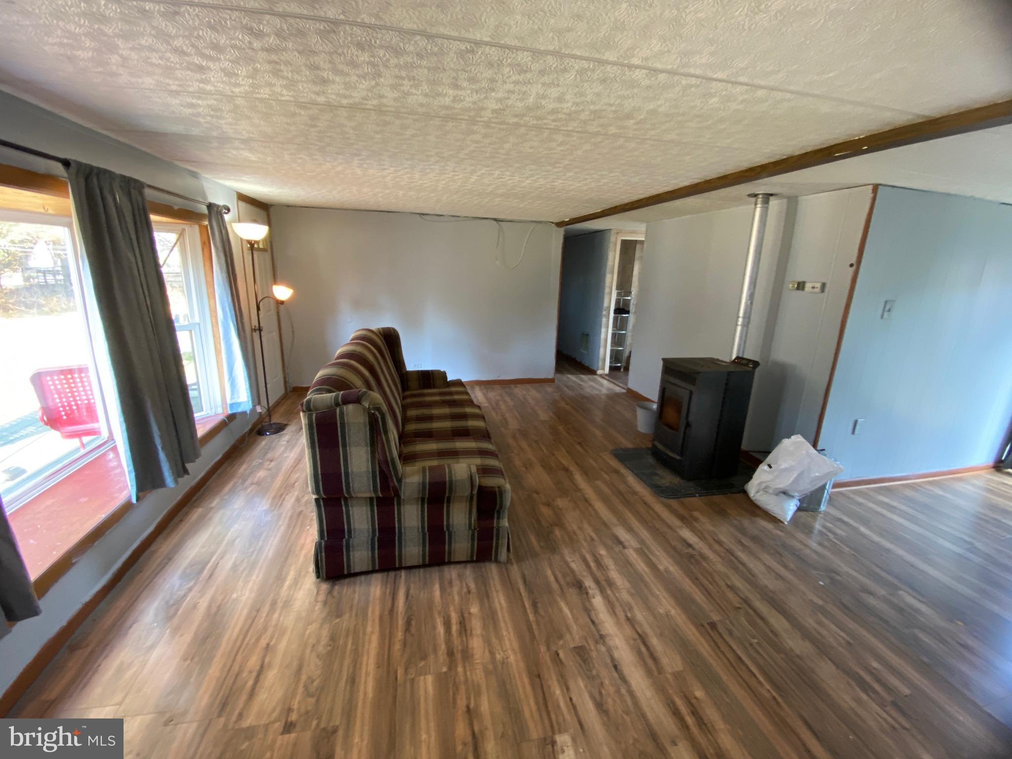 585 Media Road Oxford, PA 19363 - Photo 20 of 48 Living room