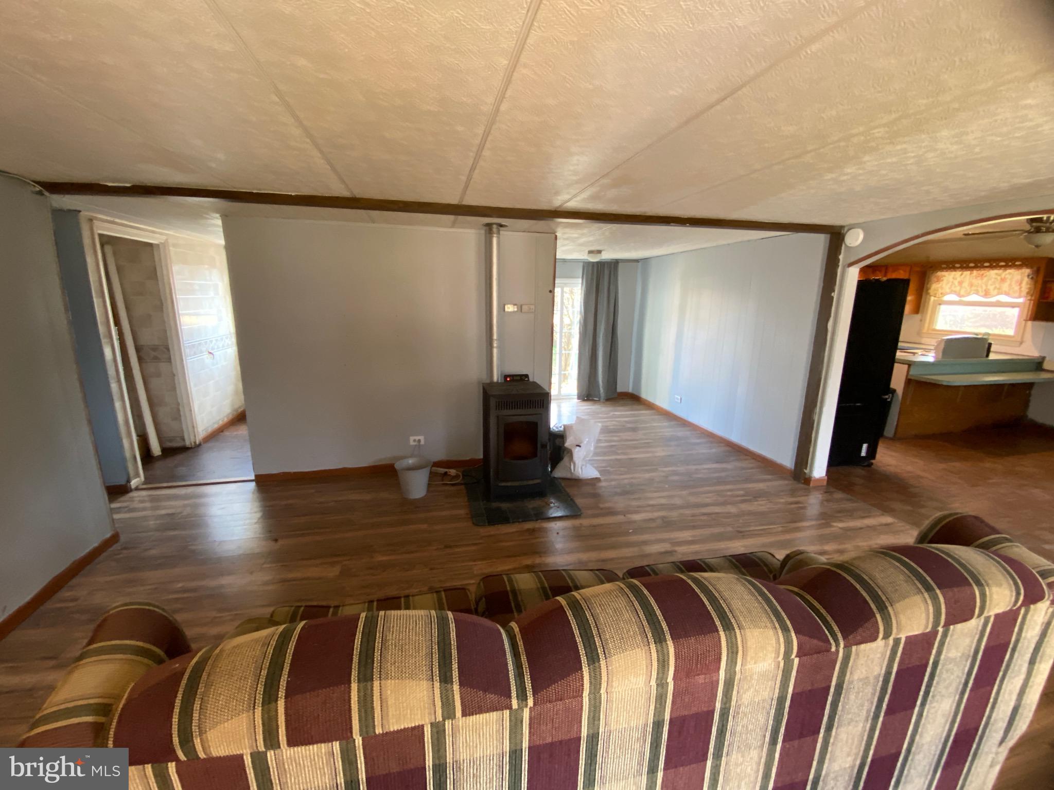 585 Media Road Oxford, PA 19363 - Photo 21 of 48 Living room