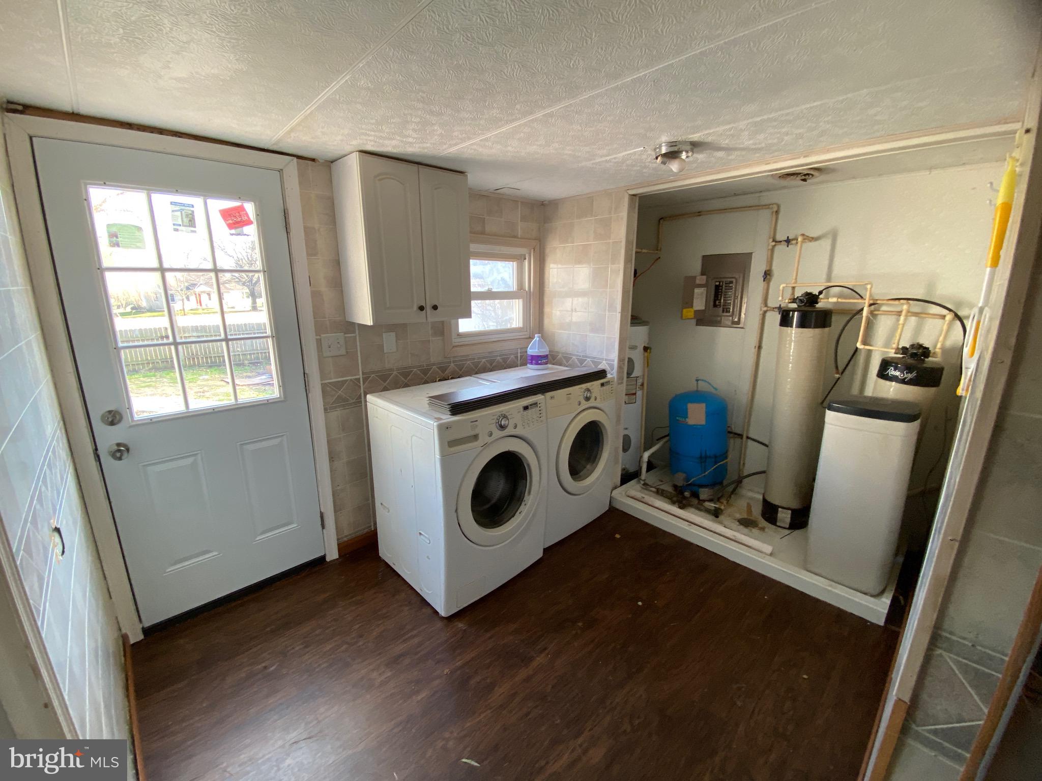 585 Media Road Oxford, PA 19363 - Photo 28 of 48 Laundry/mud room