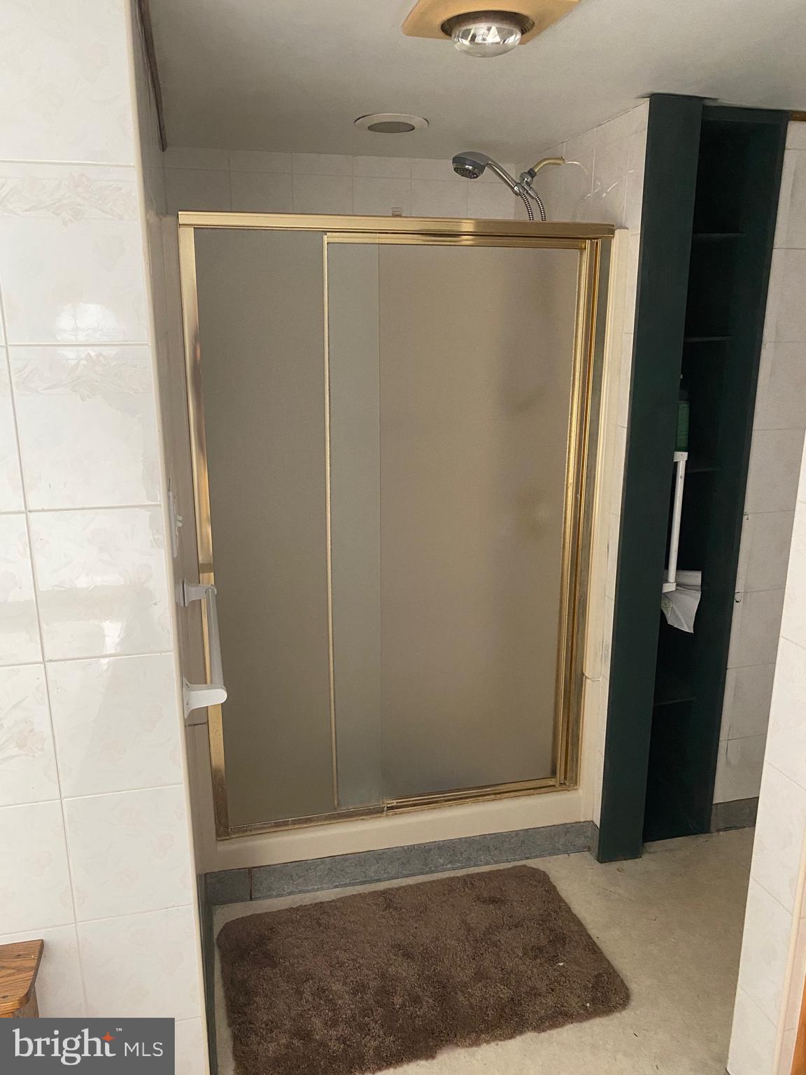 585 Media Road Oxford, PA 19363 - Photo 29 of 48 Shower in main bath