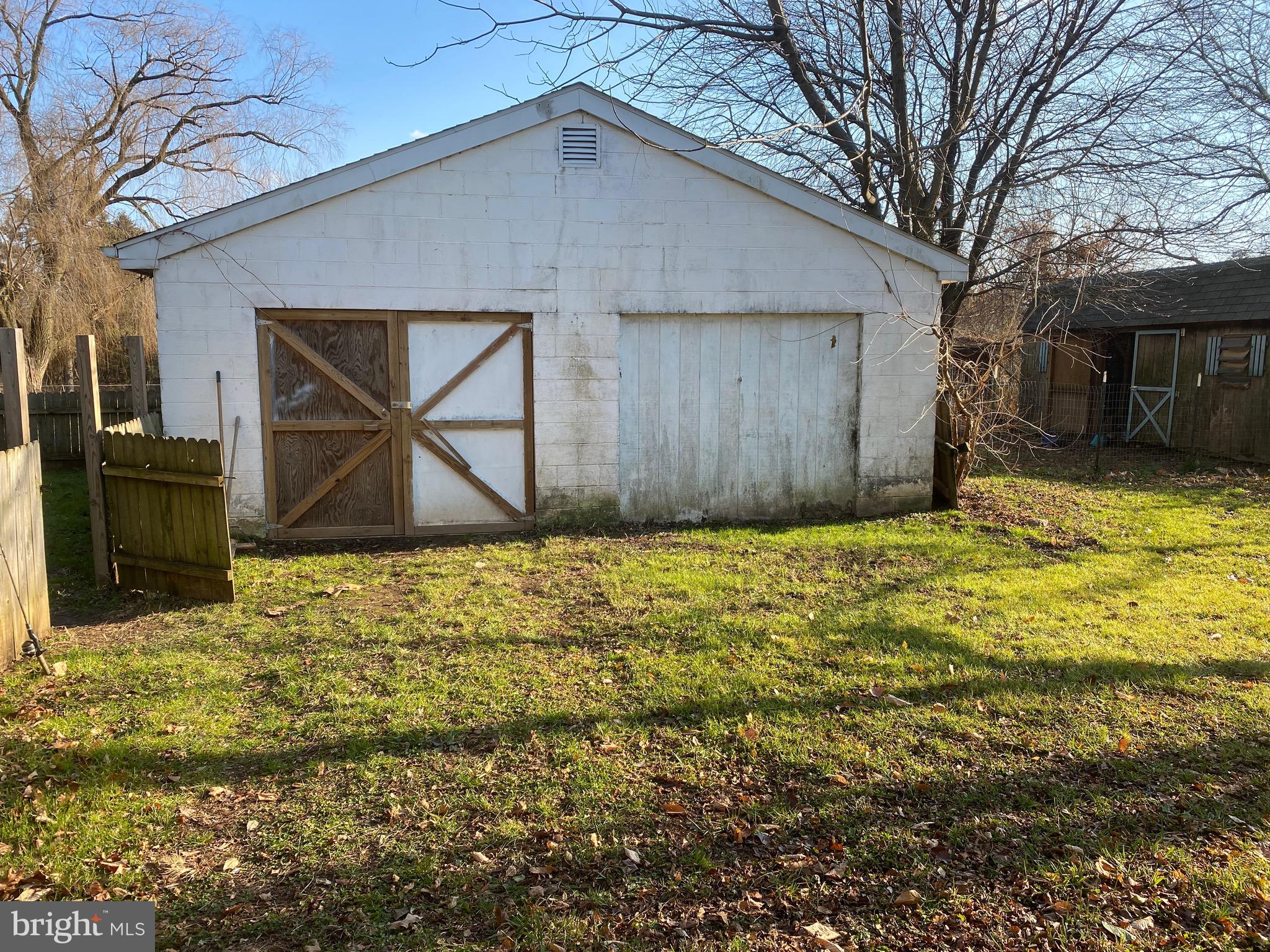 585 Media Road Oxford, PA 19363 - Photo 33 of 48 Detached garage