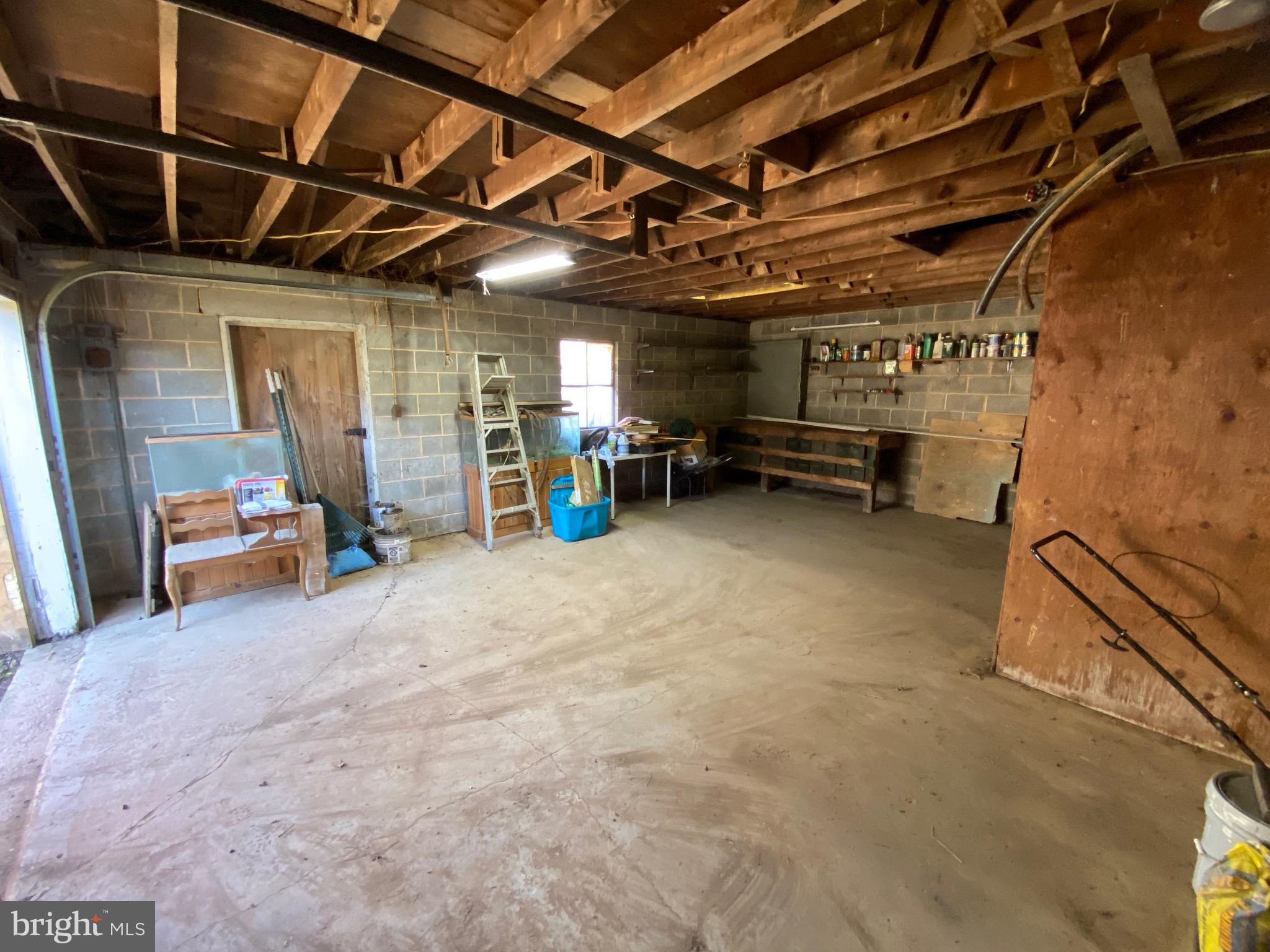 585 Media Road Oxford, PA 19363 - Photo 35 of 48 Interior garage