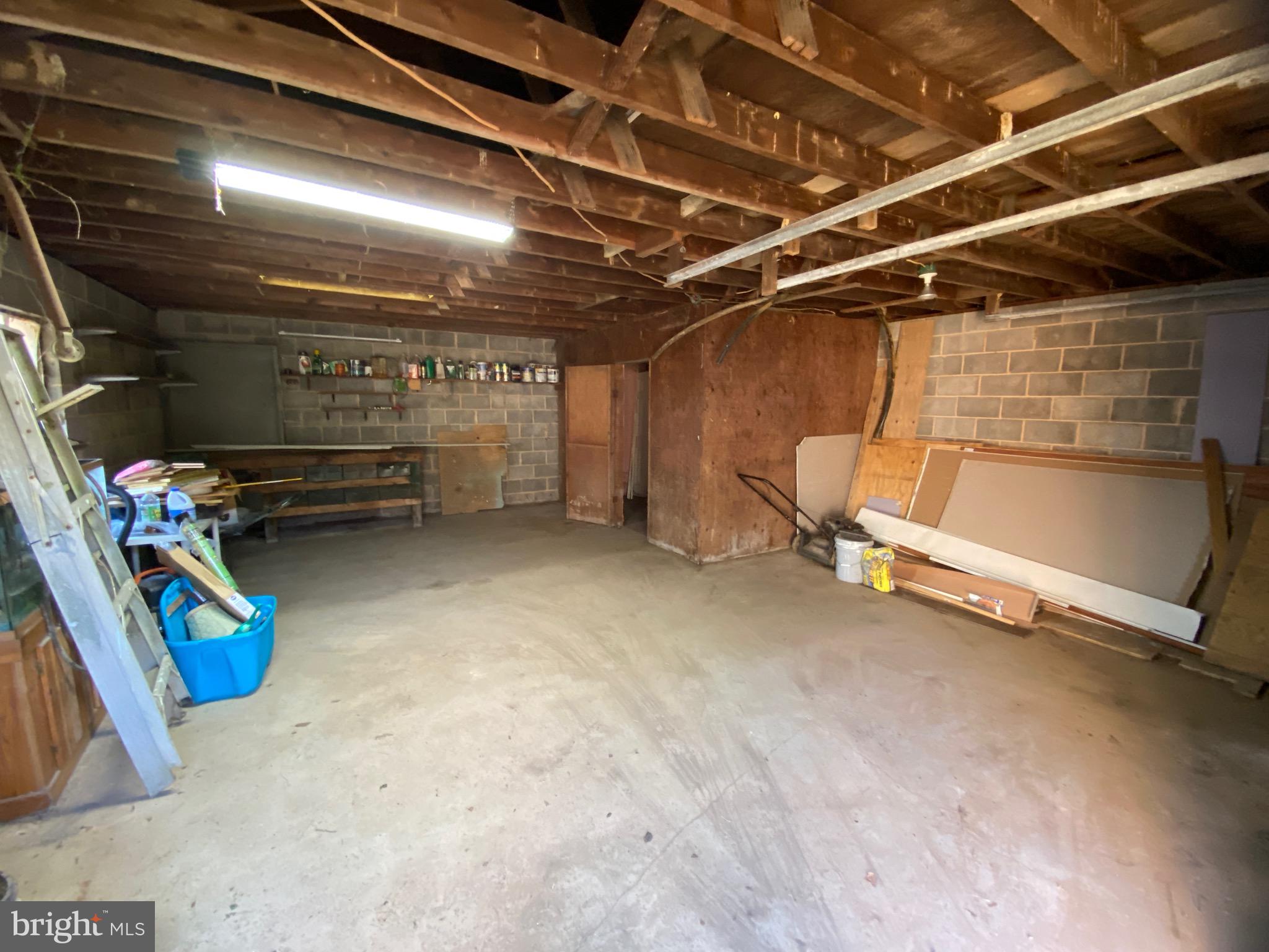 585 Media Road Oxford, PA 19363 - Photo 36 of 48 Interior garage