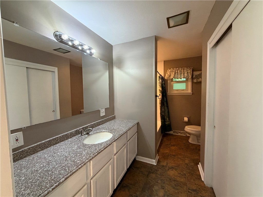 2 Hickory Ridge Drive Charleston, IL 61920 - Photo 10 of 28 Gallery Image 10